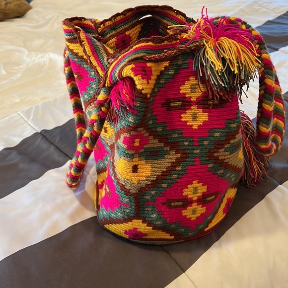 Multicolor Guatemalan woven bucket tote. - Picture 4 of 5